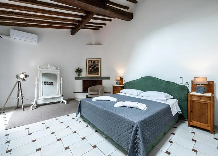 Santa Monaca Suites