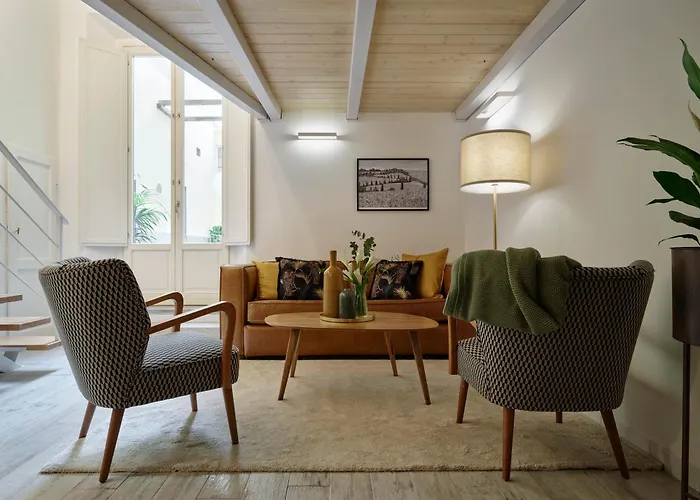 Bright 3-Bedroom Apartment With Patio In Florence Historic Center Near Duomo