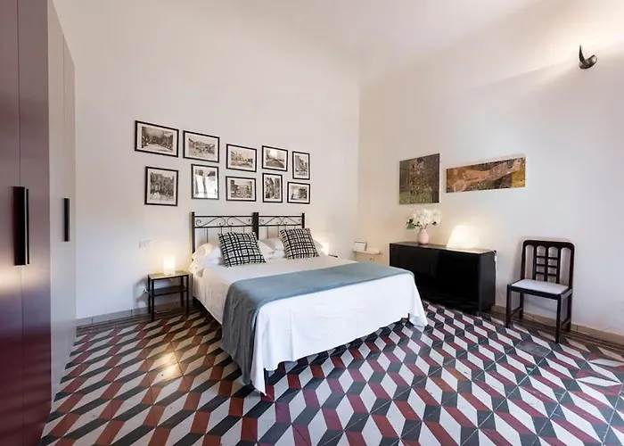 Live Like A Florentine Next To Santa Croce Square