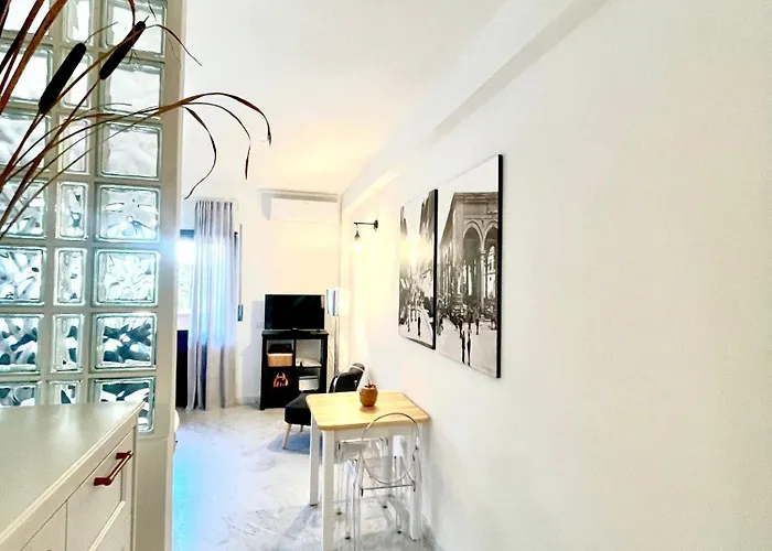 Oltrarno Hideway With Garage