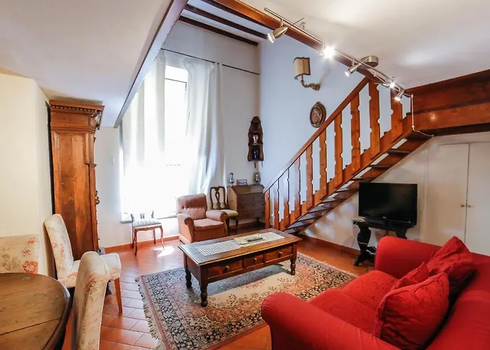 Traditional Apt Close To The Duomo - Private Yard!