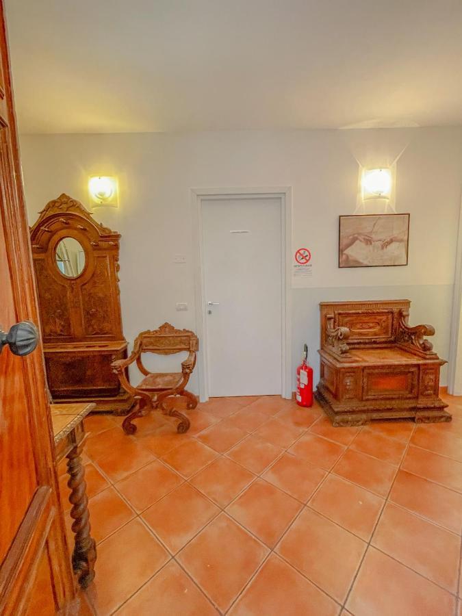Emerald Palace Albergue