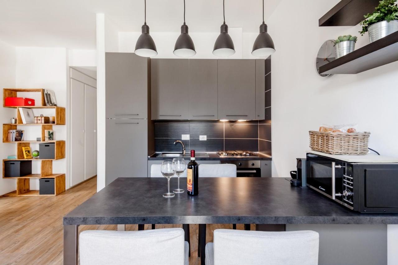 Appartement Open The Classic Wooden Shutters At A Cozy Nest Florence