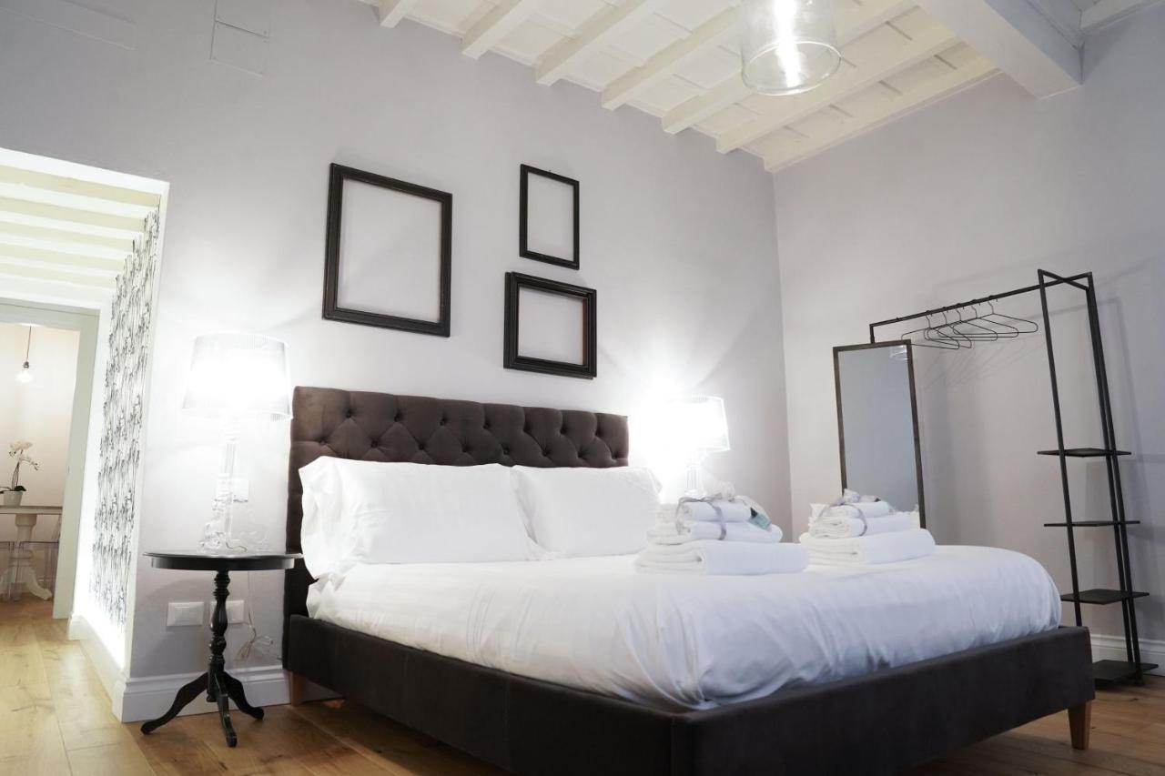 Art Black & White Apartment