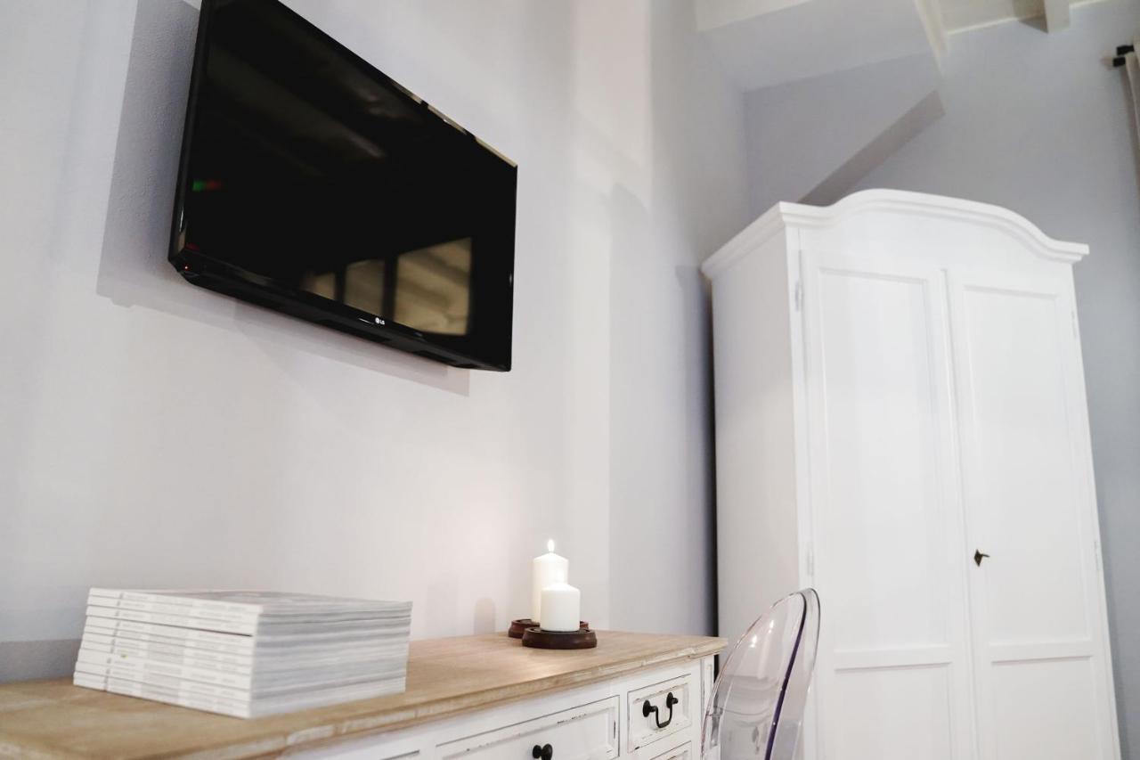 Art Black & White Apartment