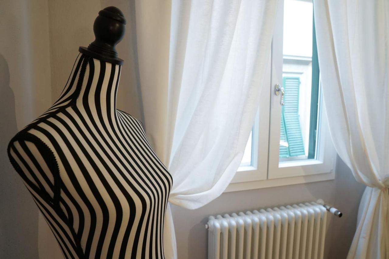 Art Black & White Apartment Florence