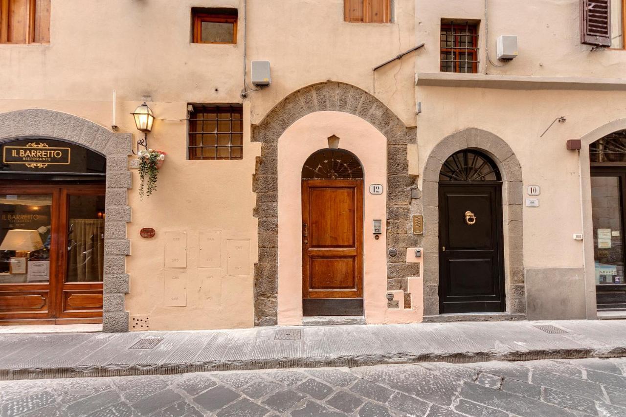 Apartment Parione 12 *