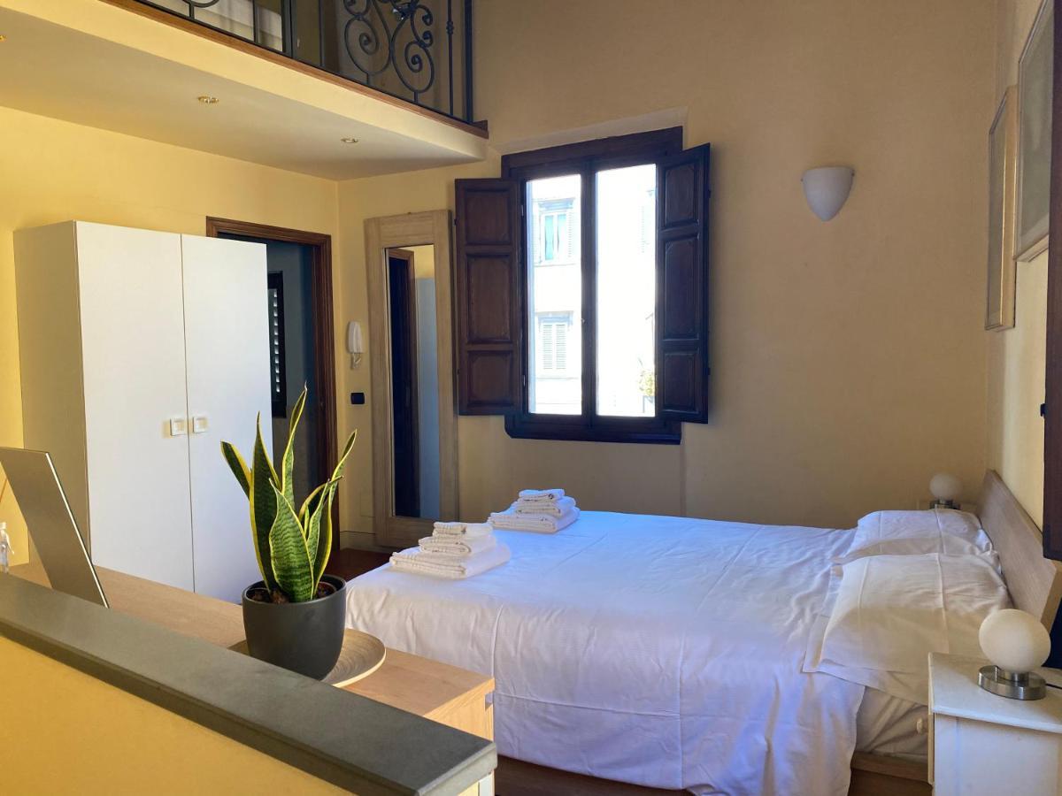 Cozy Classic Italian House Near Santa Croce, On The Lungarno Florença