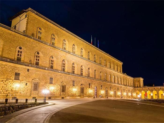Roberto's Apartment. Piazza Santa Croce. Florenz