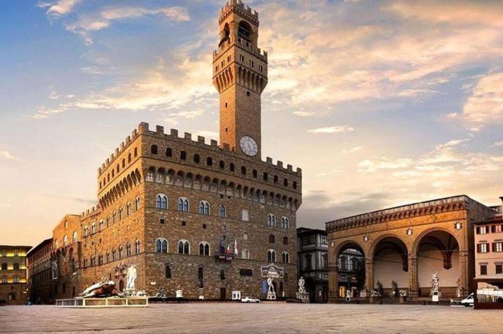 Roberto's Apartment. Piazza Santa Croce. Florenz