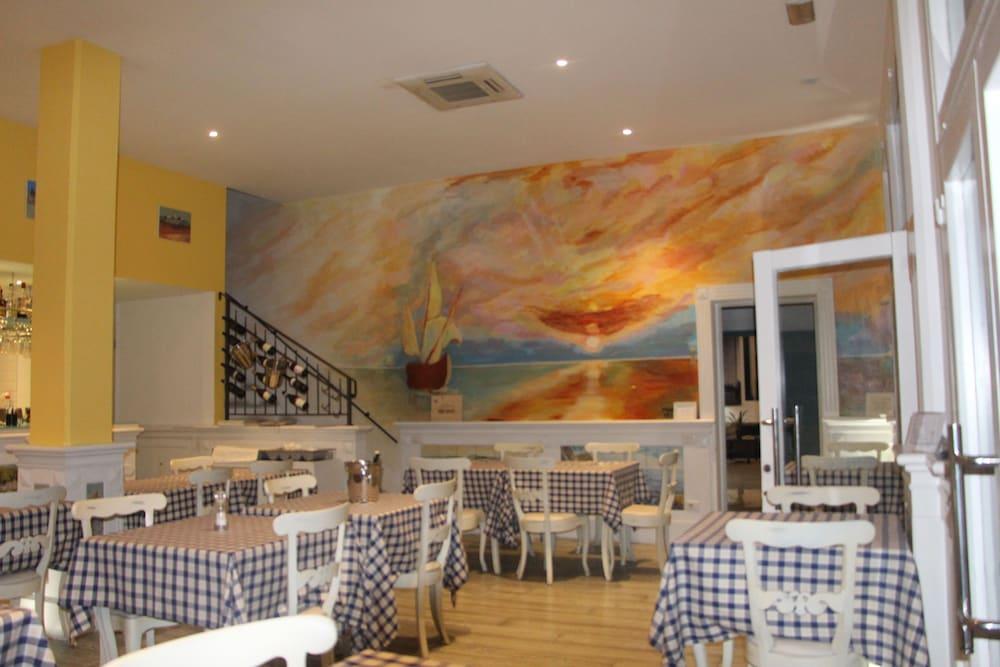 Alex Hotel 3*