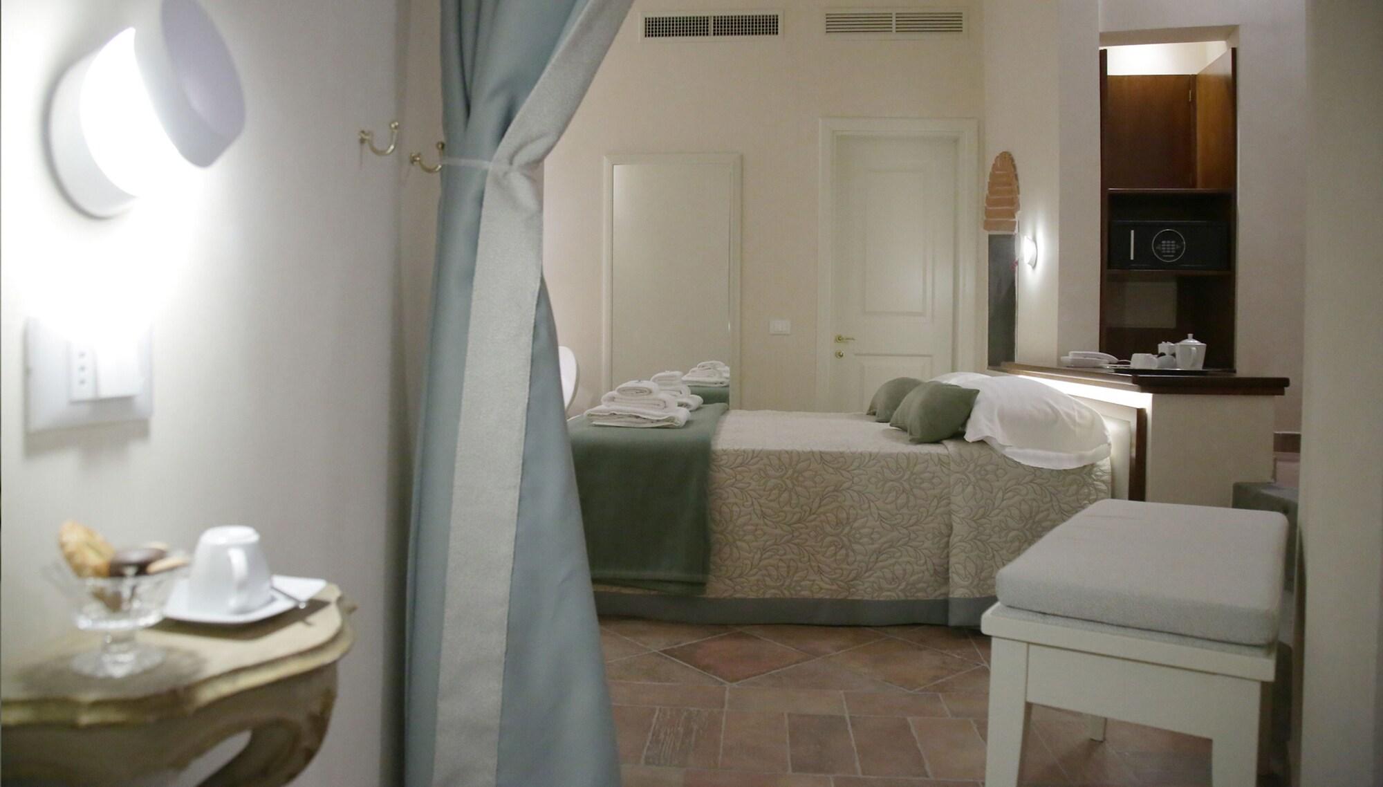 Renaissance Hotel 3*