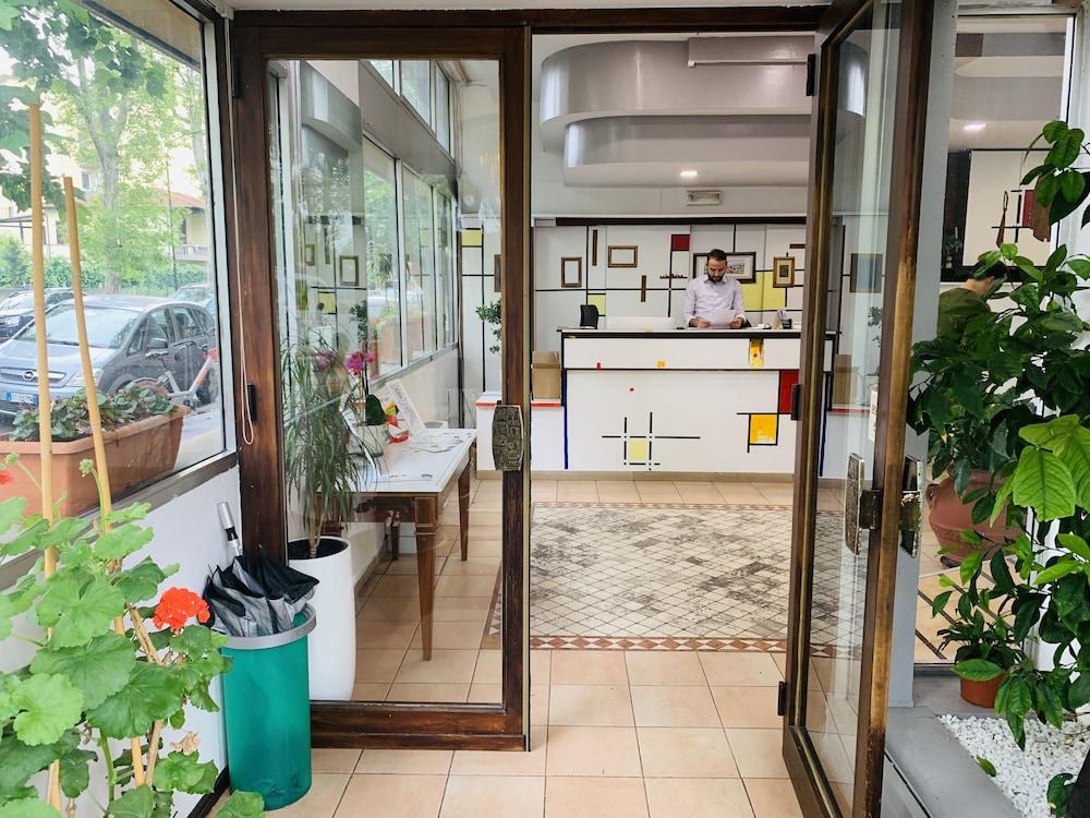Real Ristorante E Pizzeria Parking Free !!!