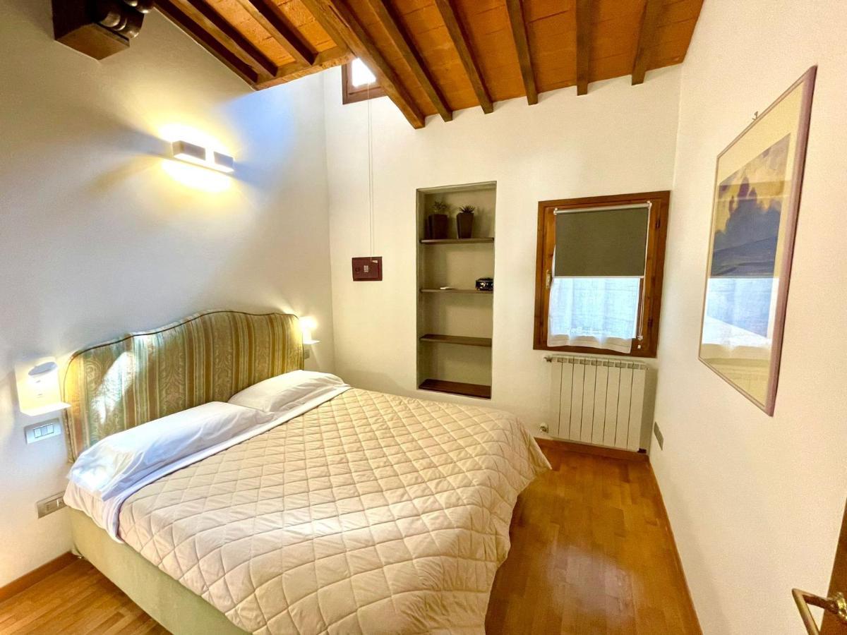 Charming In The Very Heart Of Apartment Florenz
