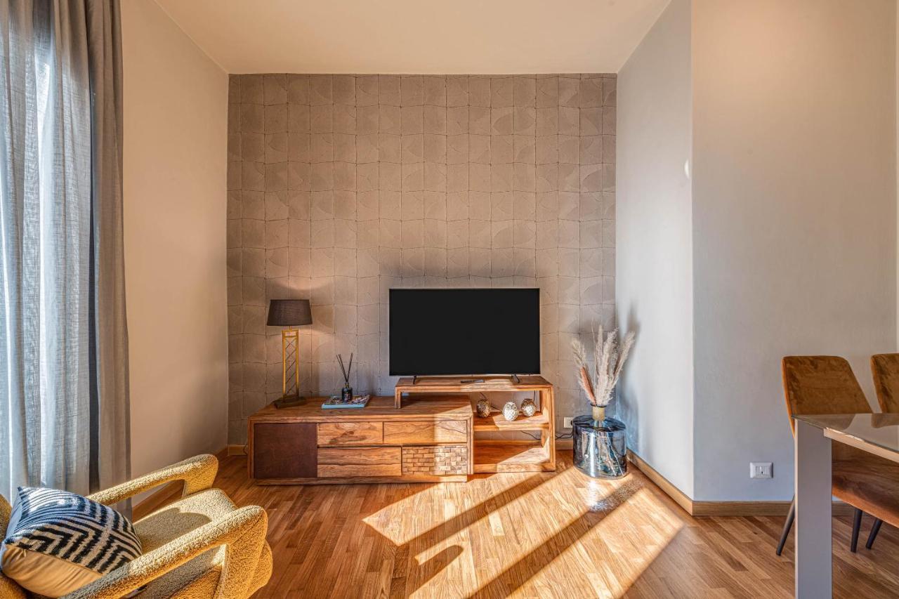 - Santo Stefano's Mirror Apartment *