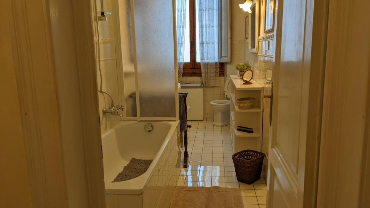 Double Bedroom In Beautiful 30's Style Gasthuis Florence