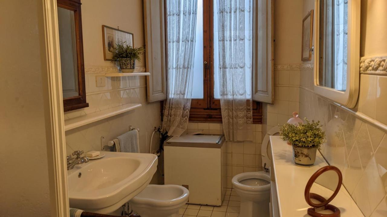 Double Bedroom In Beautiful 30's Style Gasthuis Florence