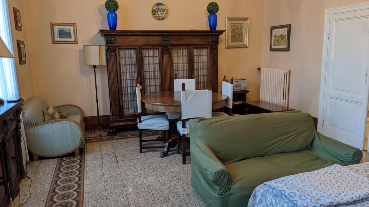 Gasthuis Double Bedroom In Beautiful 30's Style