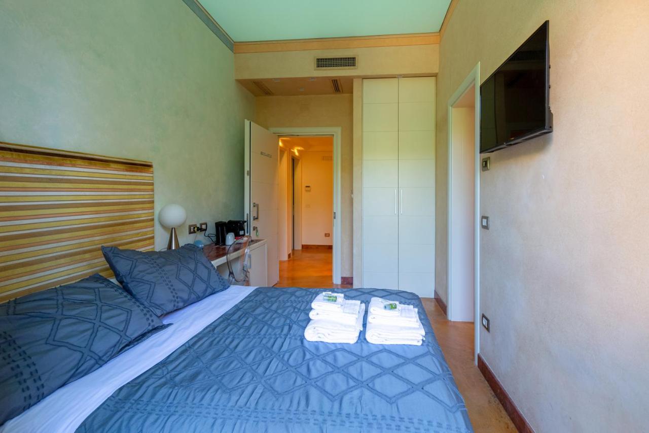 Aurora Garden - & Guest house *