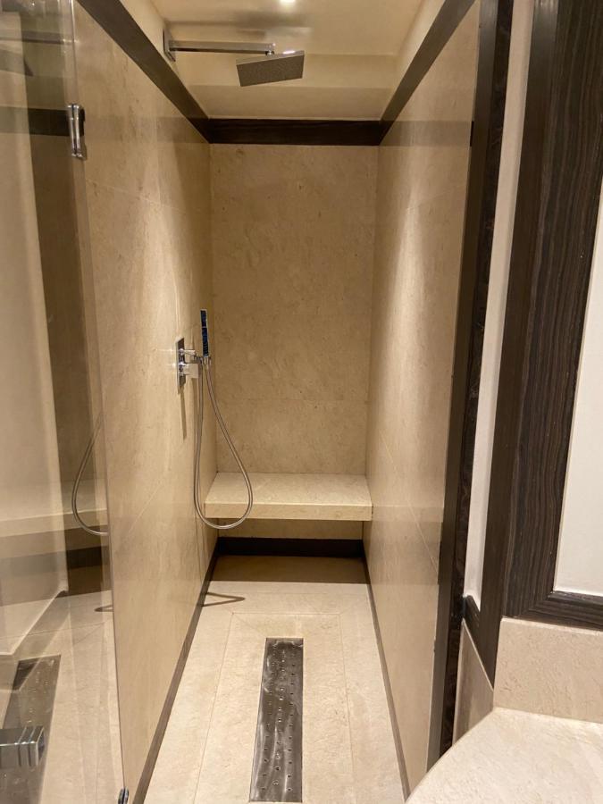 Luxury Frescoed In The Center Appartement *