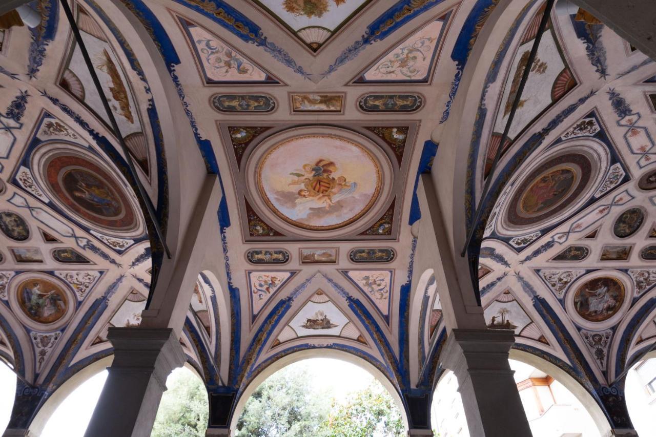 Luxury Frescoed In The Center