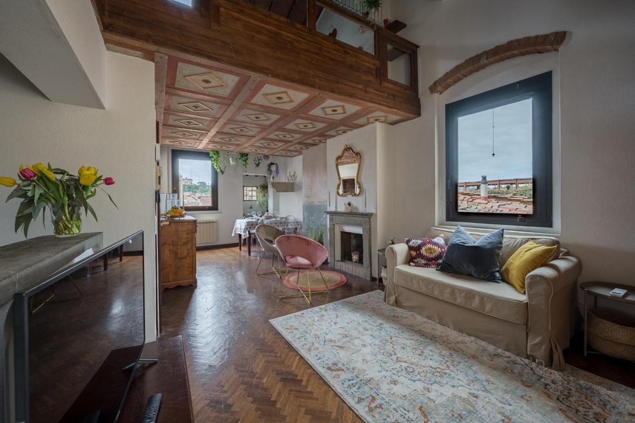 Charming Apartments: Historic Attic In Center * Florence