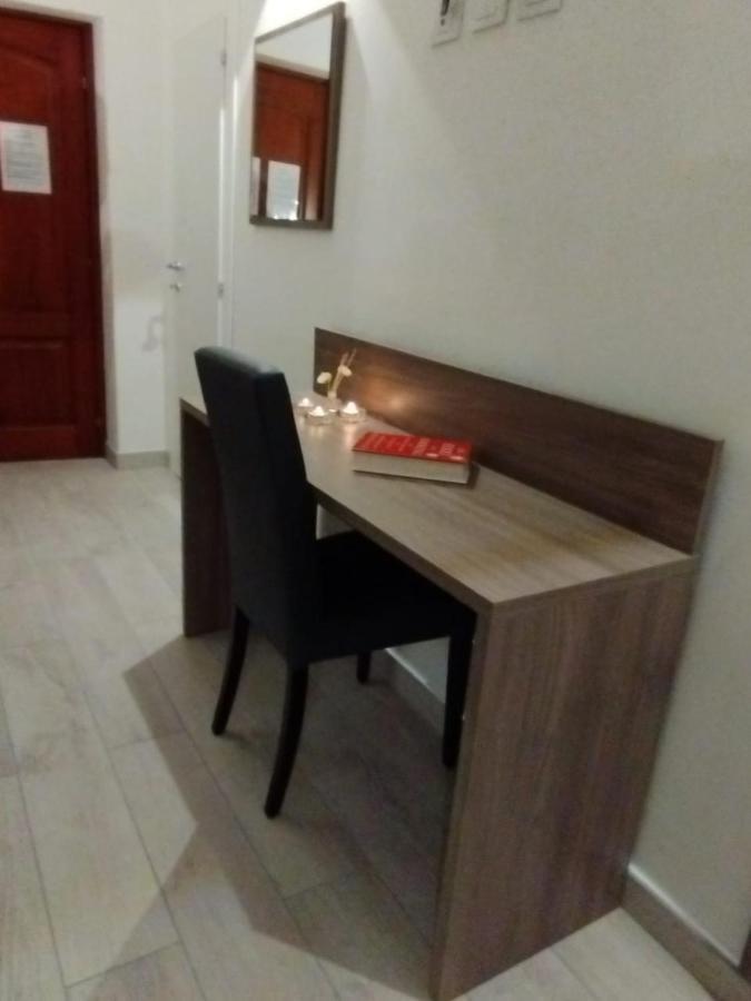 Holiday Rooms *