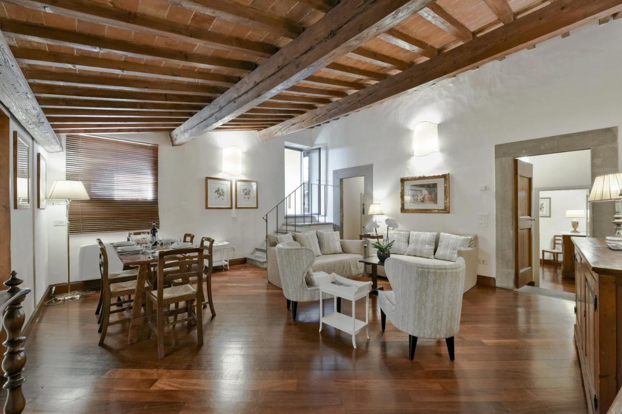 Buonarroti Big With Terrace In Oltrarno Florence