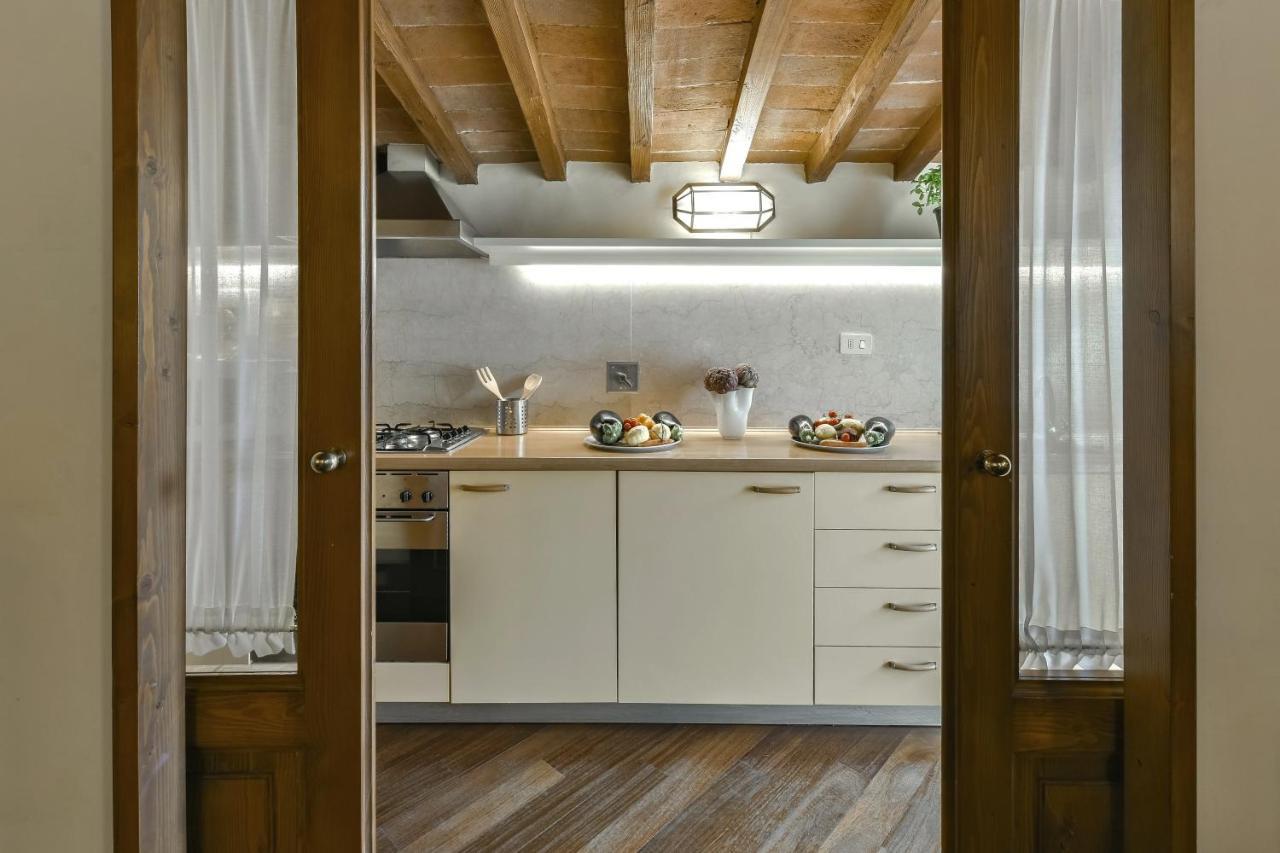 Apartment Buonarroti Big With Terrace In Oltrarno