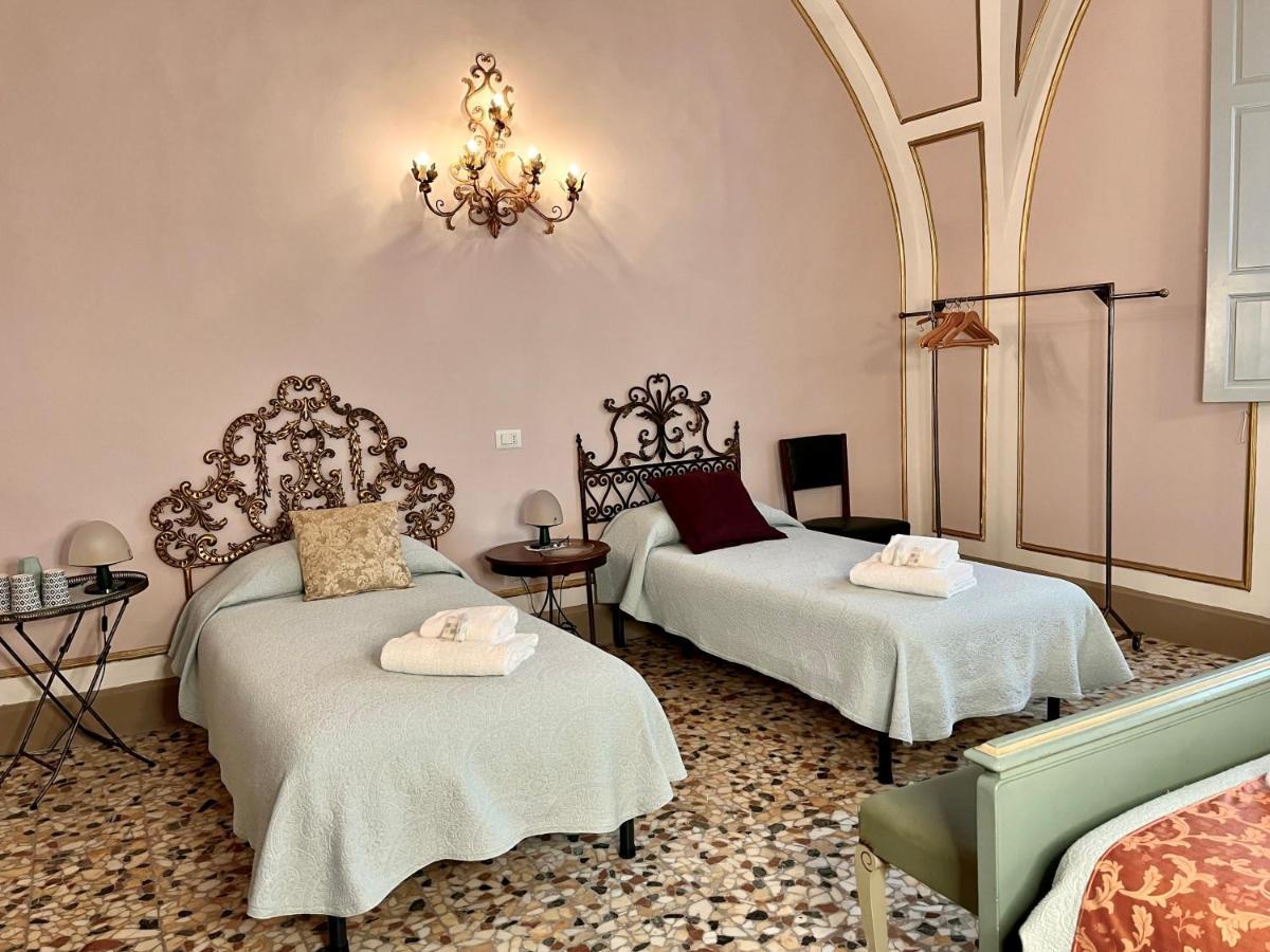 In The Center Of Casa de hóspedes Florença