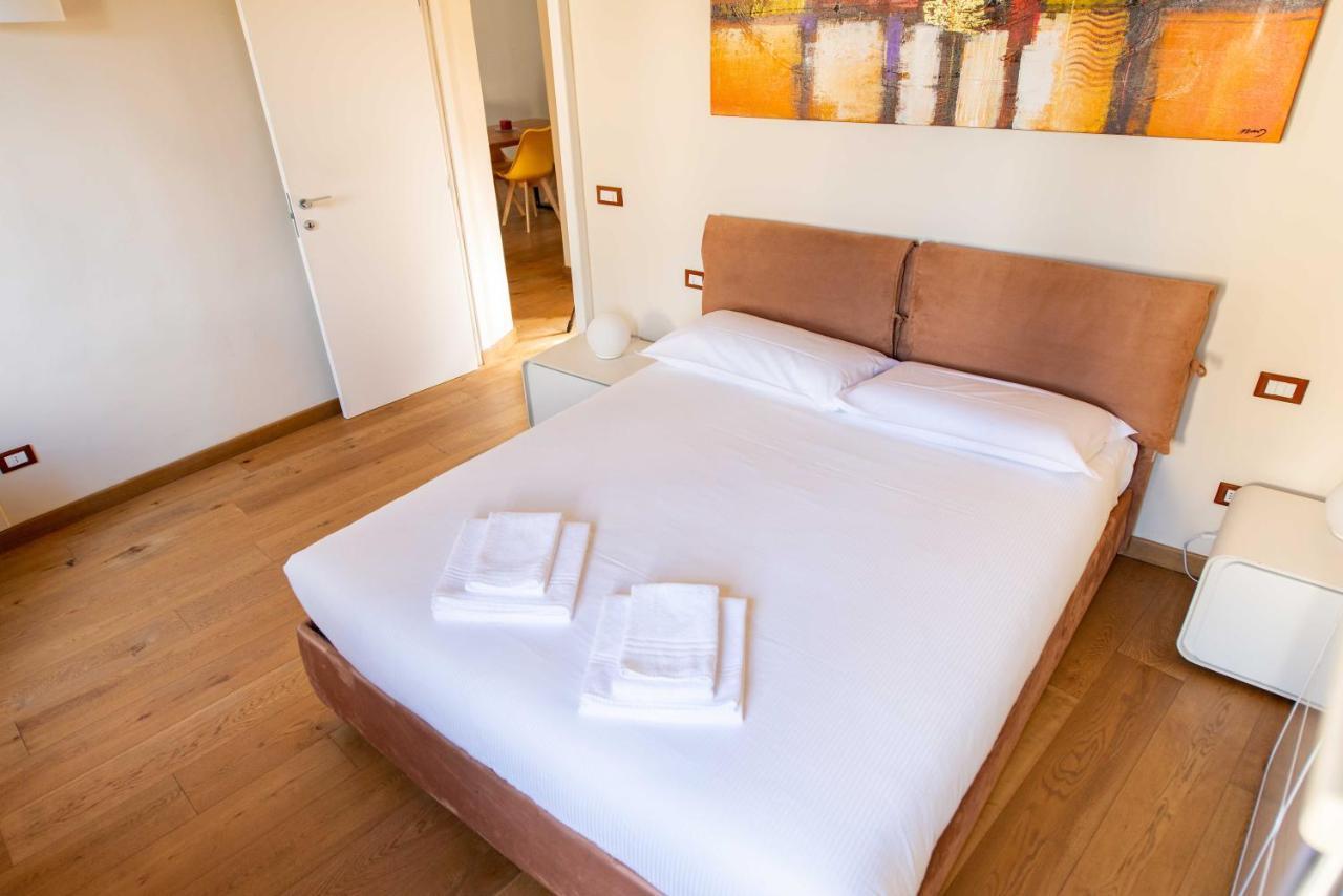 Modern, Bright Near Boboli Gardens & Santo Spirito - Homeunity Apartamento Florença