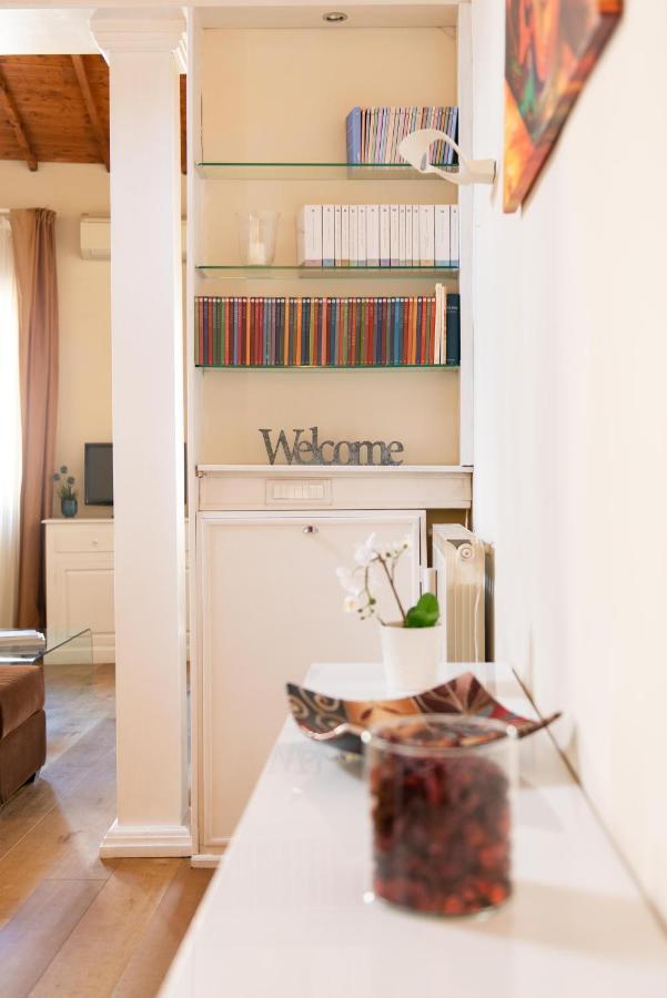 Apartamento Modern, Bright Near Boboli Gardens & Santo Spirito - Homeunity Florença