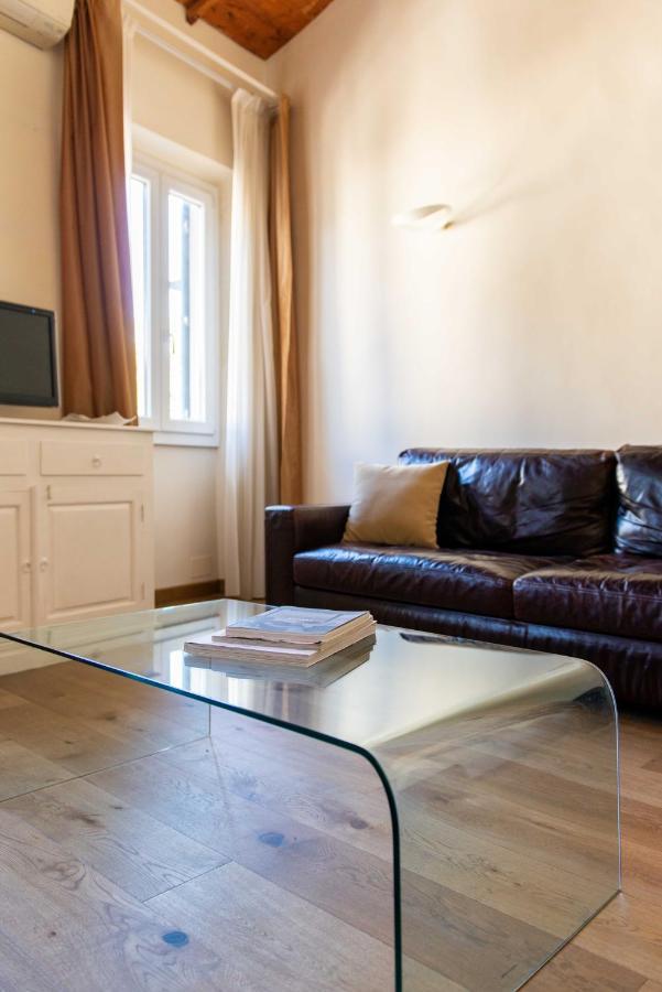 Modern, Bright Near Boboli Gardens & Santo Spirito - Homeunity Apartamento Florença