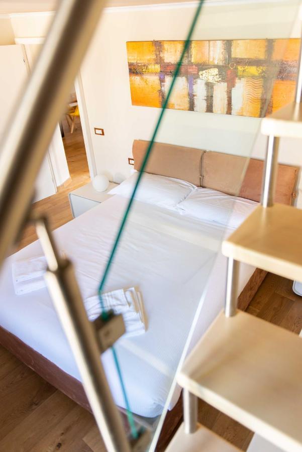 Modern, Bright Near Boboli Gardens & Santo Spirito - Homeunity
