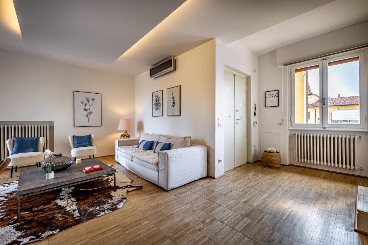 Yid Penthouse On River With Parking Apartment Florence