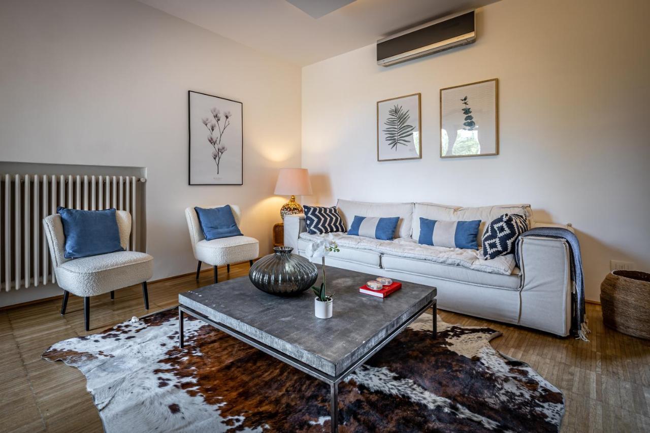 Yid Penthouse On River With Parking Apartment