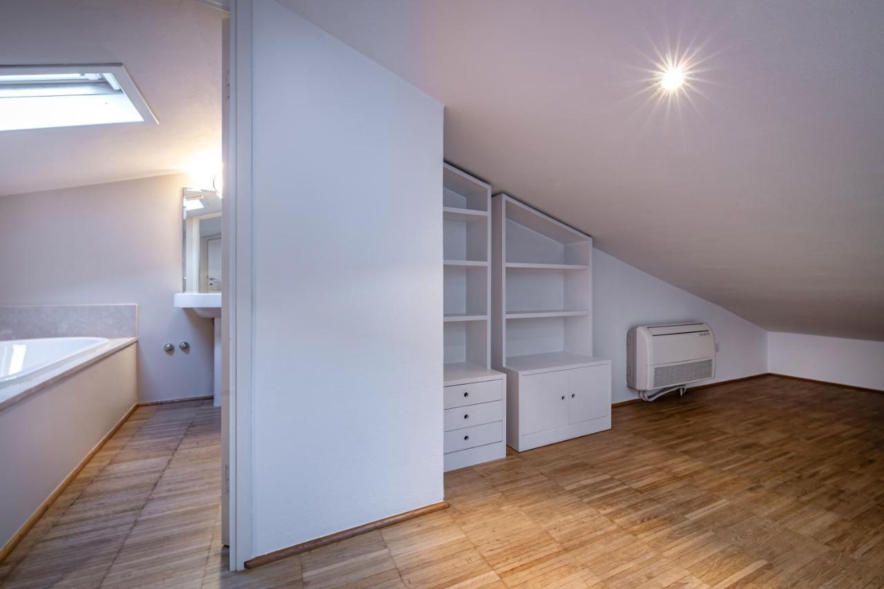Yid Penthouse On River With Parking Florence