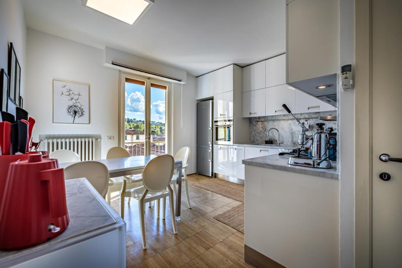 Yid Penthouse On River With Parking Apartment Florence