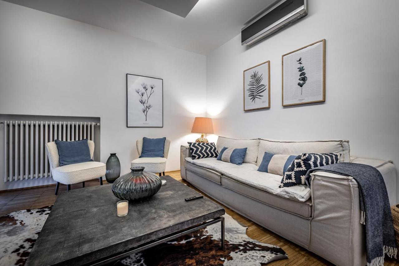 Yid Penthouse On River With Parking Apartment