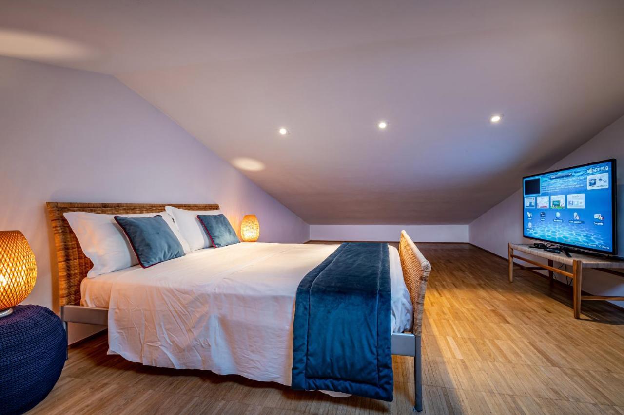 Apartment Yid Penthouse On River With Parking Florence