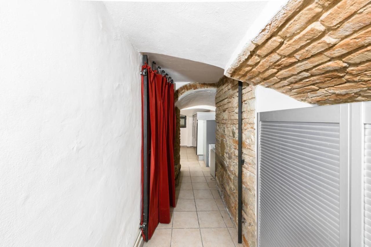 Apartment Pepi Red