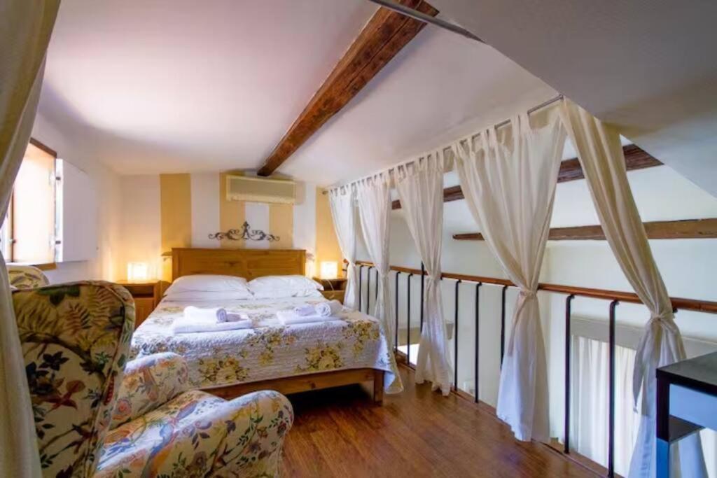 Apartment Borgo Apostoli Florence