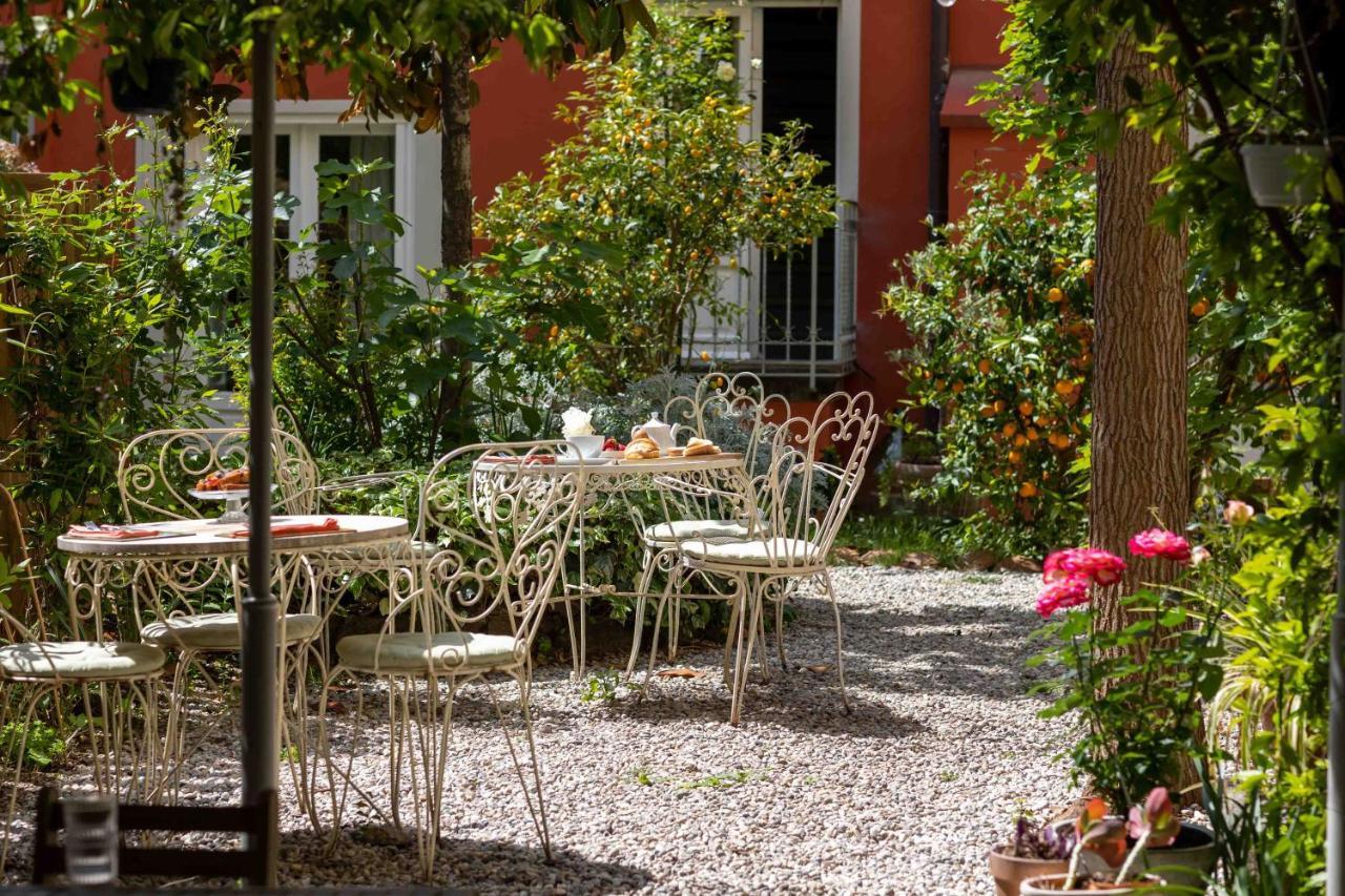 Bed & Breakfast Secret Garden *