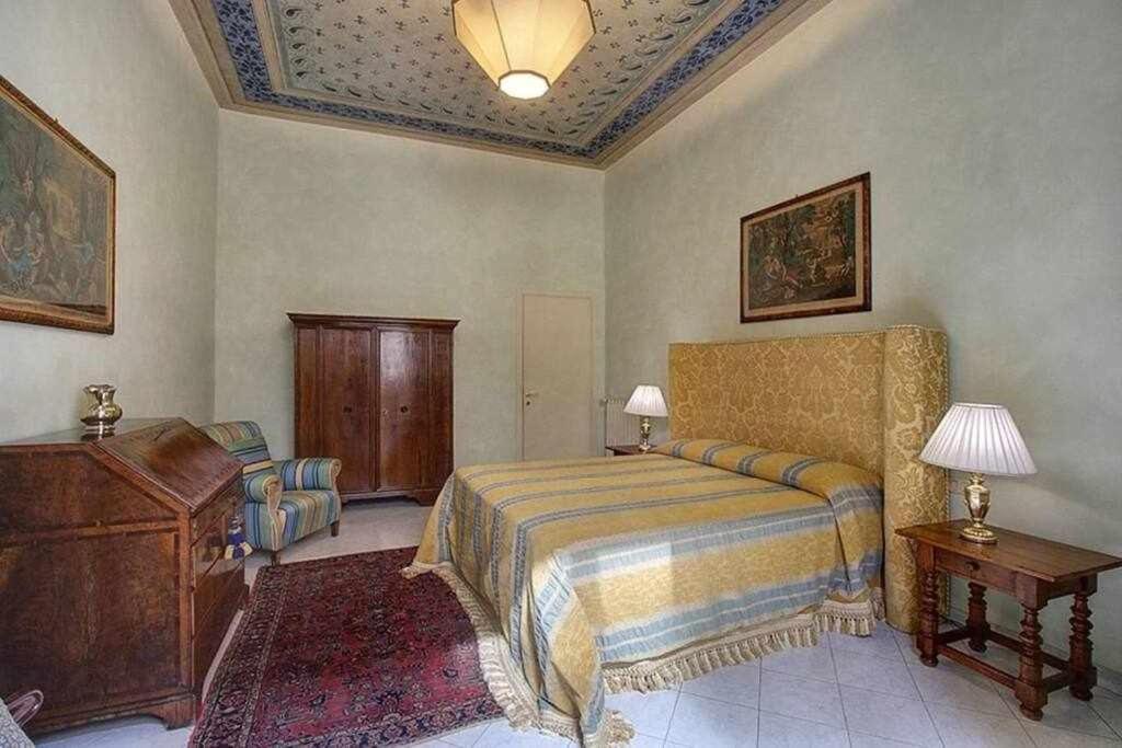 Piazza Repubblica Elegant