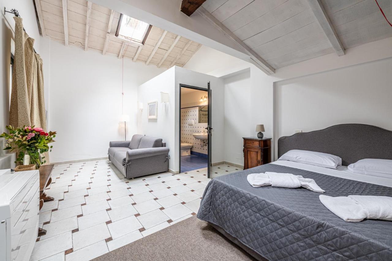 Santa Monaca Suites *