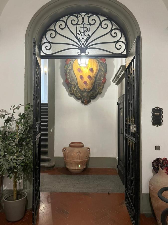 Elegant And Historic 3-bedroom In Center -by Likehomeflorence Appartement Florence