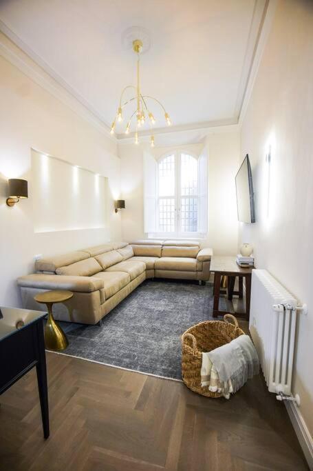 3 Bedroom Modern Luxury In Appartement Florence