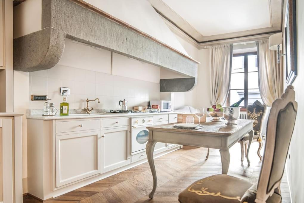 Signoria Deluxe Studio-2 People In Signoria Square Firenze