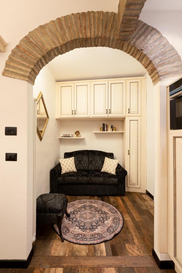 Pitti Elegant Apartment *