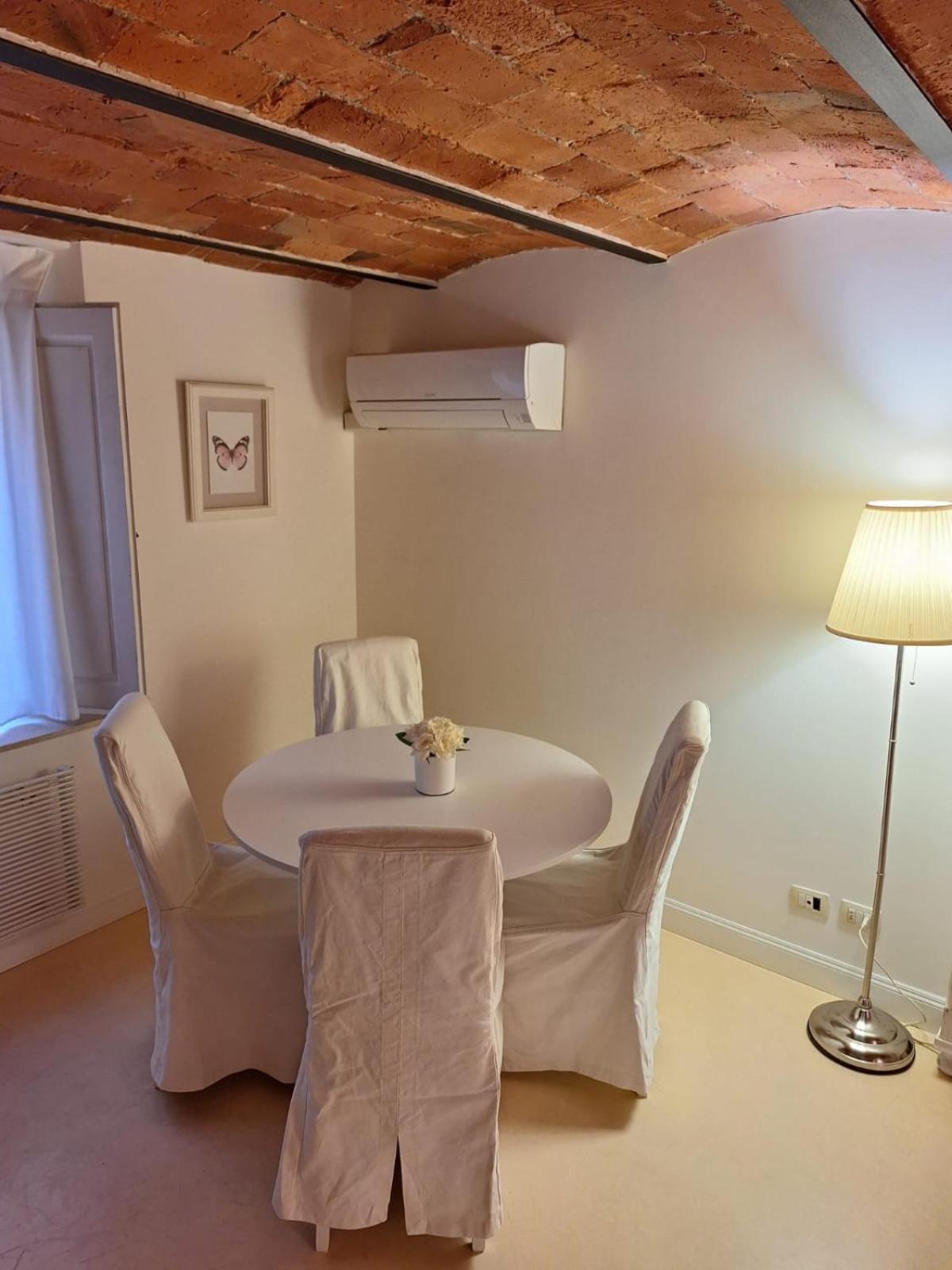 Cozy & Charming Florentine Hideaway *